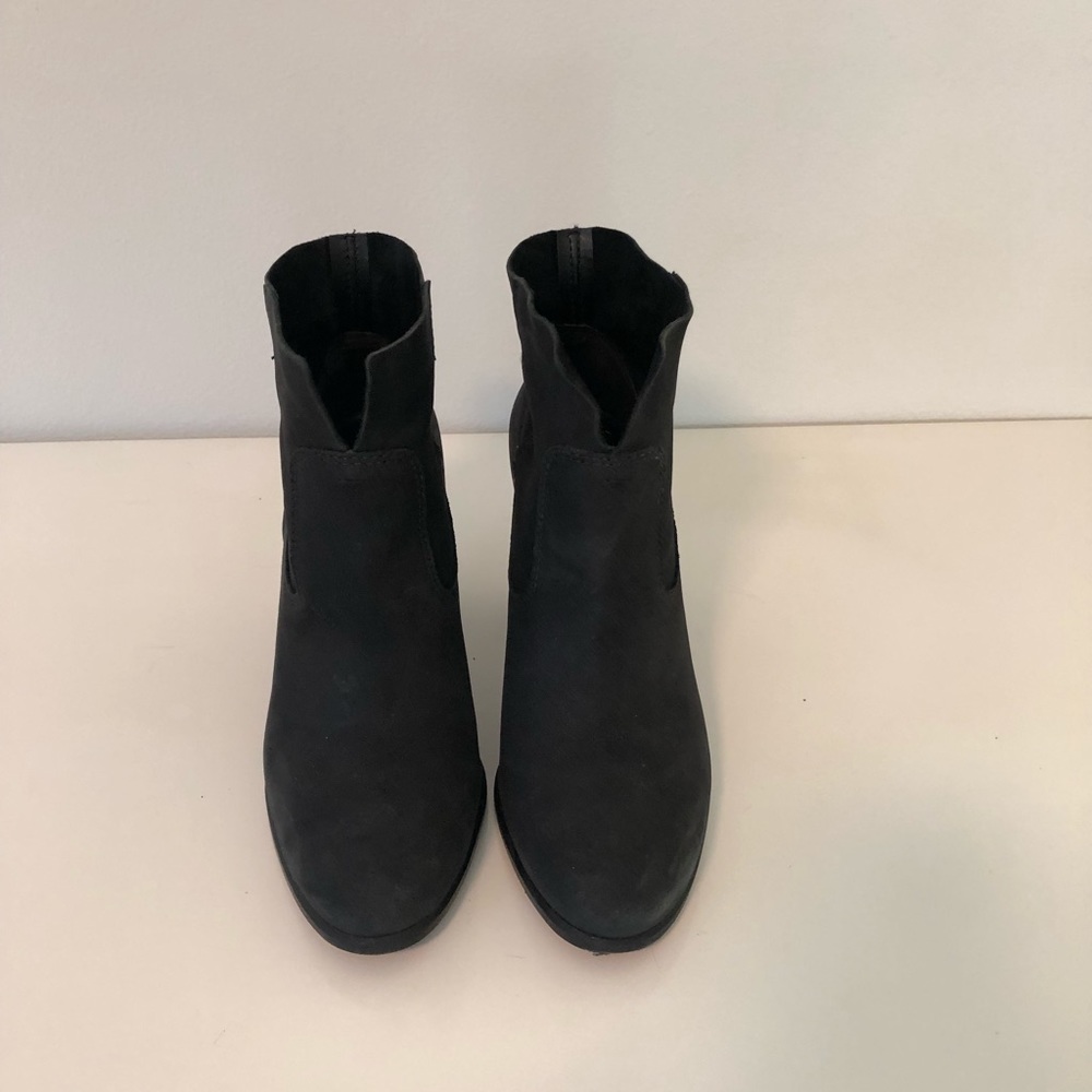Vince Camuto Black bootie. Sz 8